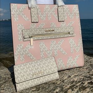 MICHAEL KORS Kenly  Graphic LG Logo bag MK vanilla+Jet Set Travel Trifold Wallet